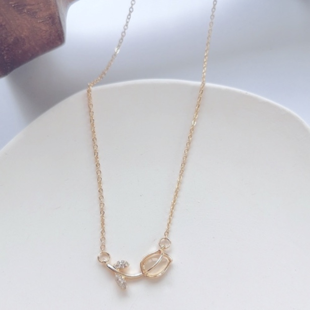 ✌🏼 #216 Rosey Love Vinely Gold Tone Necklace